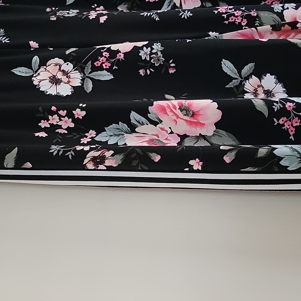 Fun Flower Pants - Picture 4 of 6
